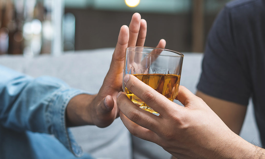 Consumo de álcool aumenta o risco de desenvolver câncer. Entenda!